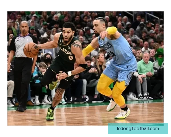 绿军逆转灰熊完成双杀 布朗30分领衔塔图姆助攻大展精彩