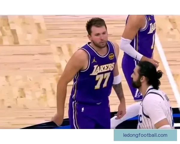 底线不可触碰 追梦发声力挺东契奇保护家人 霍里言论纯属借势炒作